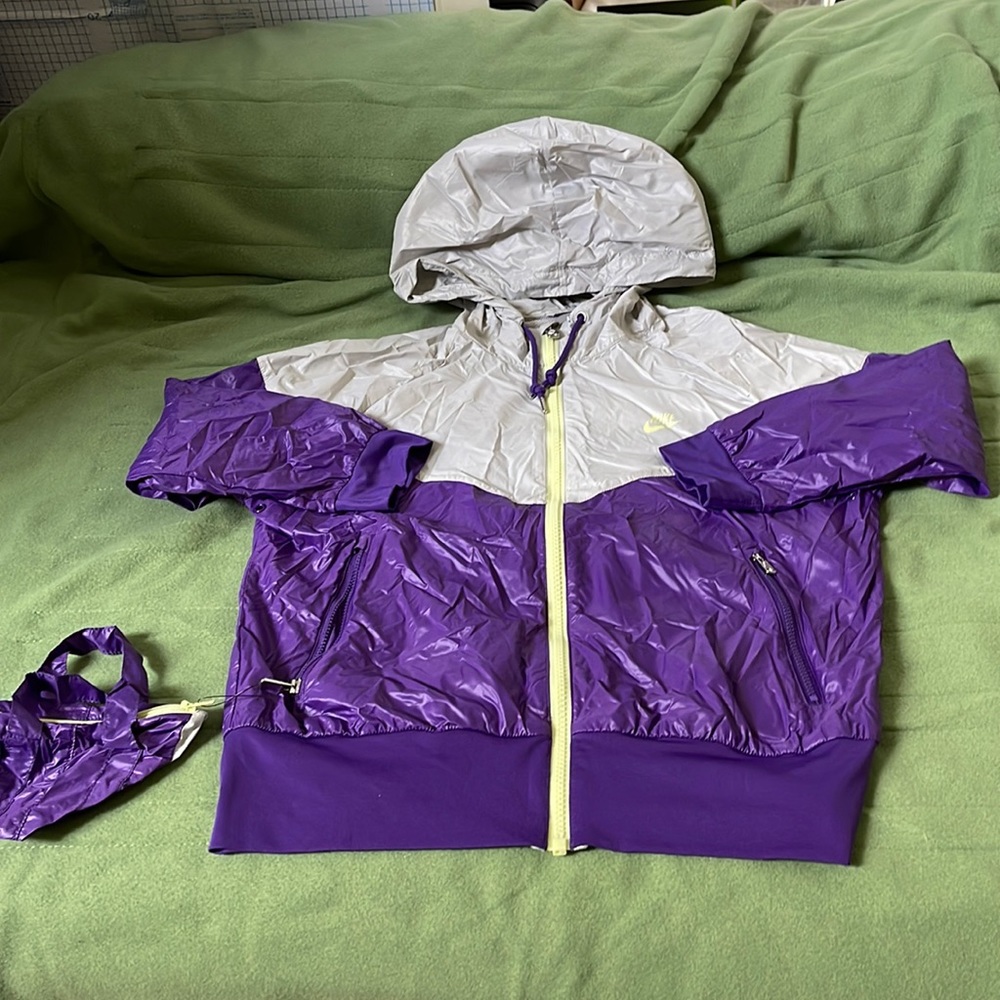 Nike wind and rain Jacket light weight size L